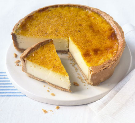 Custard tart with nutmeg pastry