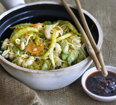Singapore noodles with shrimps & Chinese cabbage