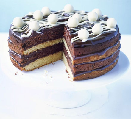 White & dark chocolate cake