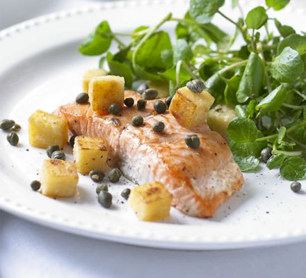 Pan-fried salmon with watercress, polenta croutons & capers