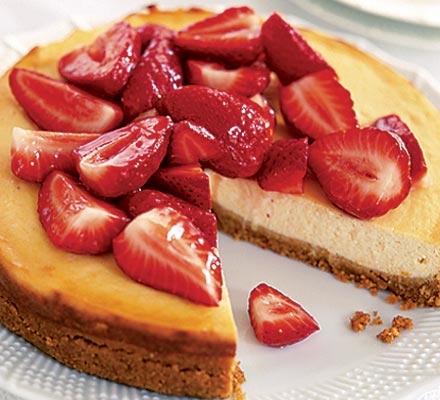 Tangy cheesecake with strawberries