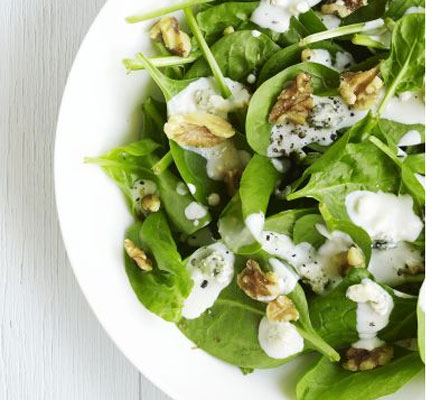 Spinach & walnut salad with blue cheese dressing