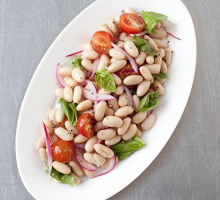 Cannellini bean, cherry tomato & red onion salad