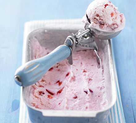 Frozen strawberry yogurt