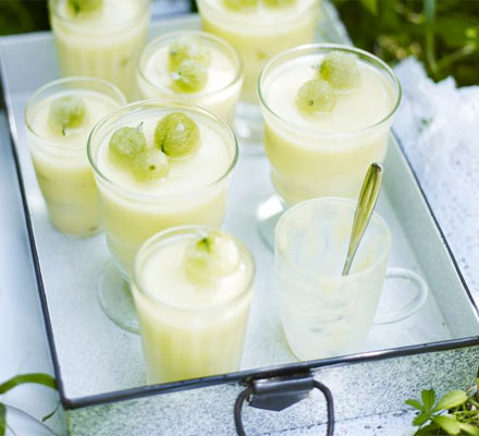 Gooseberry cream & elderflower jelly pots