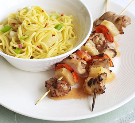 Sweet & sour chicken skewers with fruity noodles