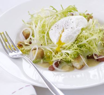 Salad Lyonnaise (Warm bacon & egg salad)