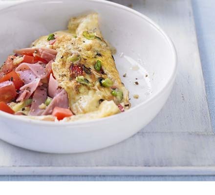 Skinny pepper, tomato & ham omelette