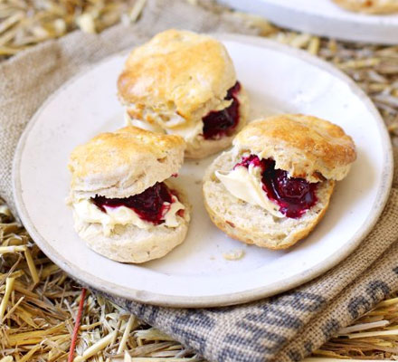 Apple scones with blackberry compote