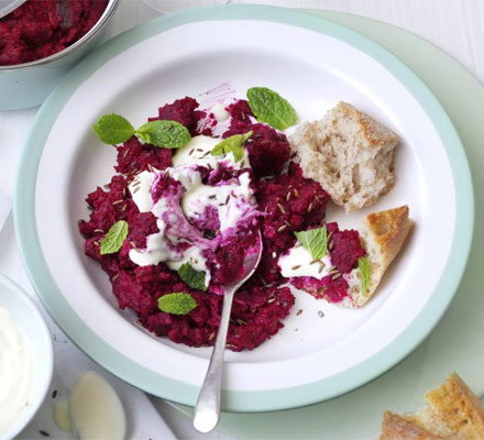 Beetroot hummus