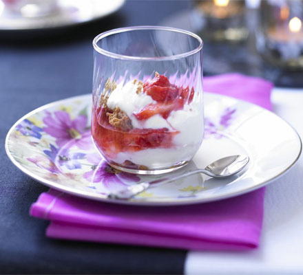 Yogurt parfaits with crushed strawberries & amaretti