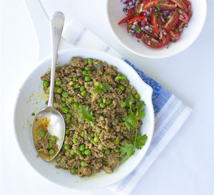 Curried lamb & peas with tomato & onion salad