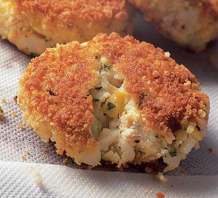 Fish cakes with tartare sauce