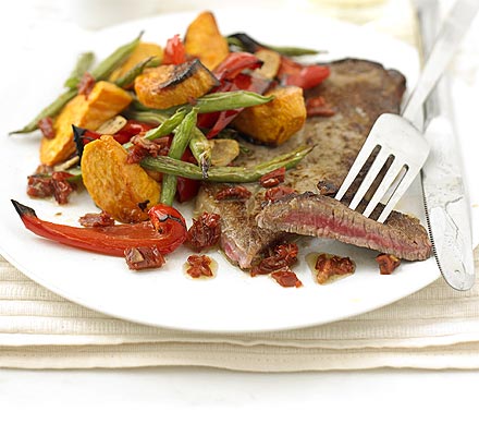 Steak & roast vegetables with sundried tomato dressing