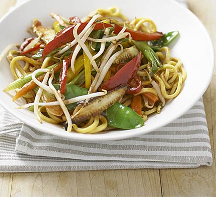 Noodles with stir-fried chilli veg