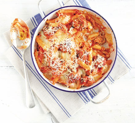 Sausageball pasta bake