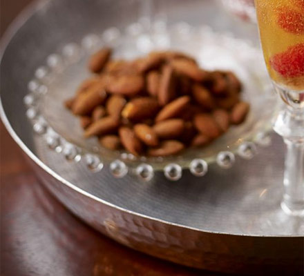 Roasted salt & paprika almonds