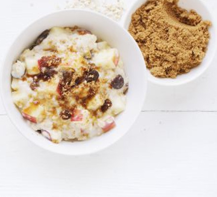 Apple & sultana porridge