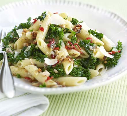 Kale pasta with chilli & anchovy