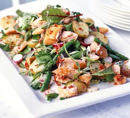 Hot-smoked salmon salad with a chilli lemon dressing