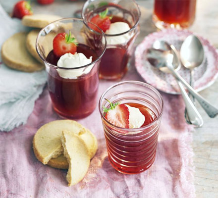 Strawberry & Pimm’s jelly