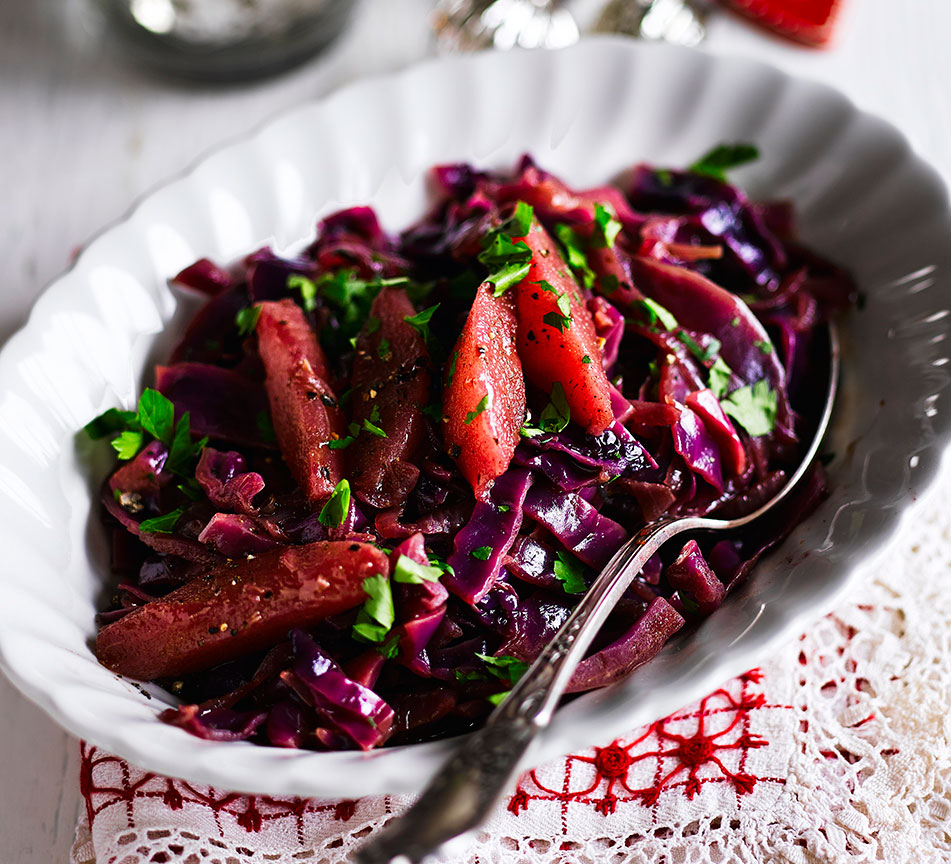 Red cabbage with juniper & pears