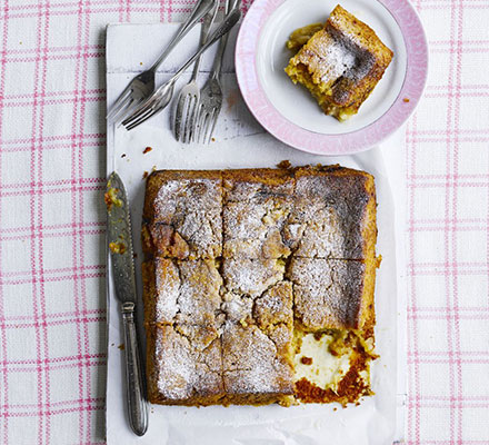 Vegan rhubarb & custard bake