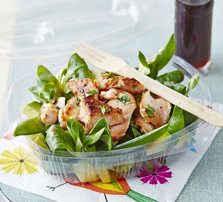 Flaked salmon salad with honey dressing