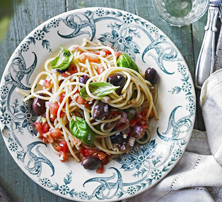 Spaghetti with tomatoes & basil