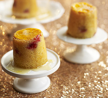 Little clementine & cranberry syrup cakes