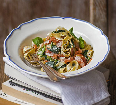 Lemony smoked salmon & spinach tagliatelle