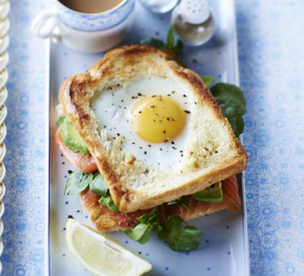 Egg-in-the-hole smoked salmon & avocado toastie