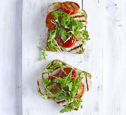 Smoky rashers & tomatoes on toast