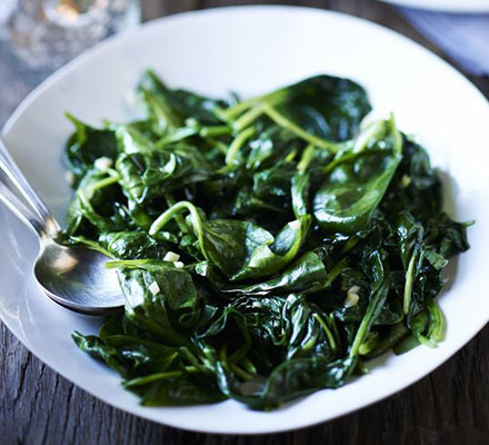 Wilted spinach with nutmeg & garlic