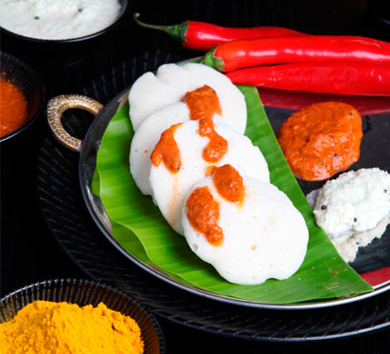 Idli (Rice cake) with coconut chutney