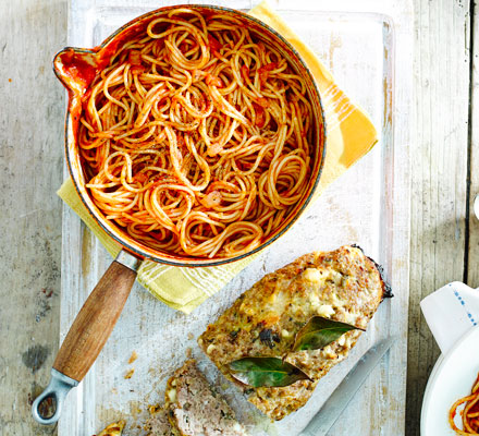 Easy meatloaf with spaghetti & tomato sauce