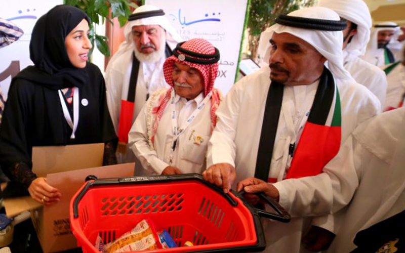 Emiratis fill food boxes for UAE workers in aid of International Volunteering Day