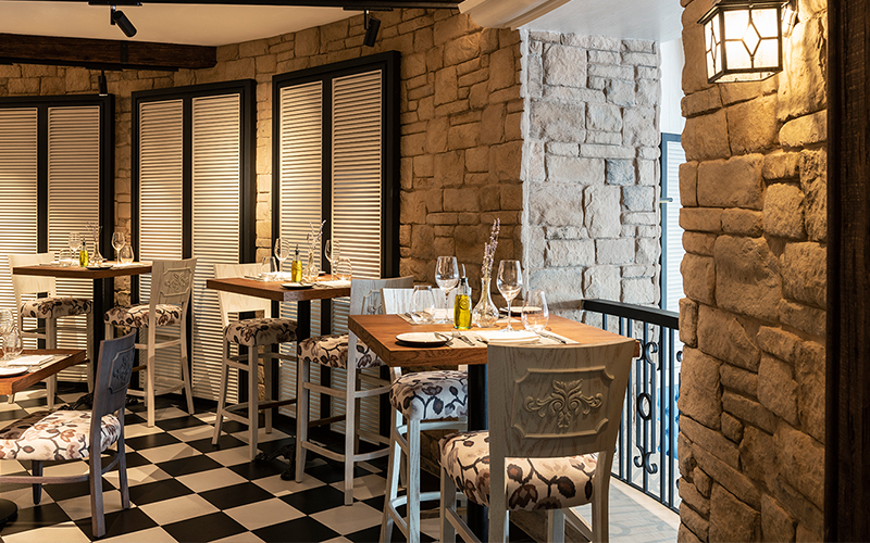 1930's paris meets fresh london cool at biff's bistro. Beef Bistro : Soak up some Parisian flair at the newly-revamped Beef Bistro