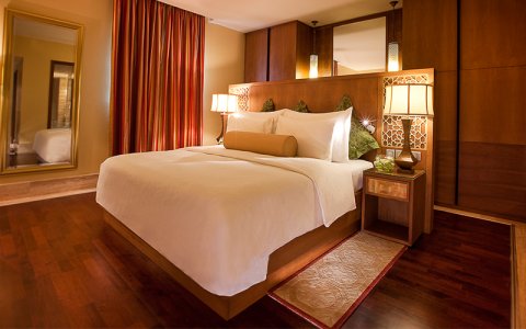 Get a dining voucher and 30% off your next Dubai staycation