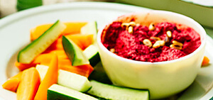 Creamy beetroot hummus