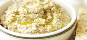 Red onion & Indian-spiced hummus 