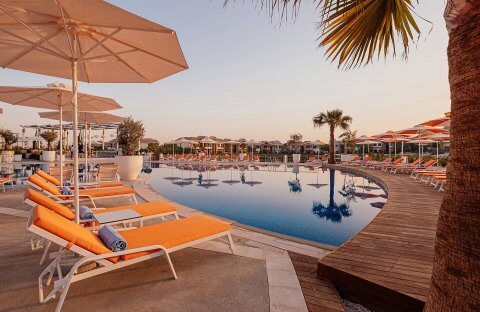 Doors open at Jumeirah Islands Clubhouse