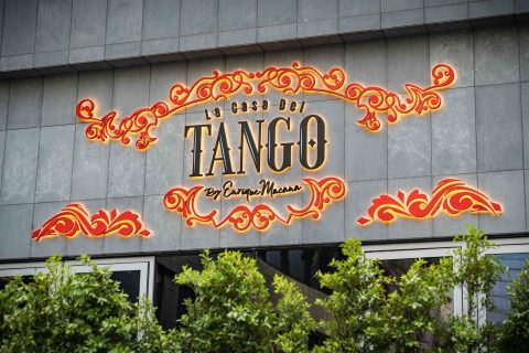 Review: La Casa Del Tango by Enrique Macana
