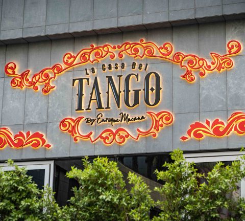 Review: La Casa Del Tango by Enrique Macana