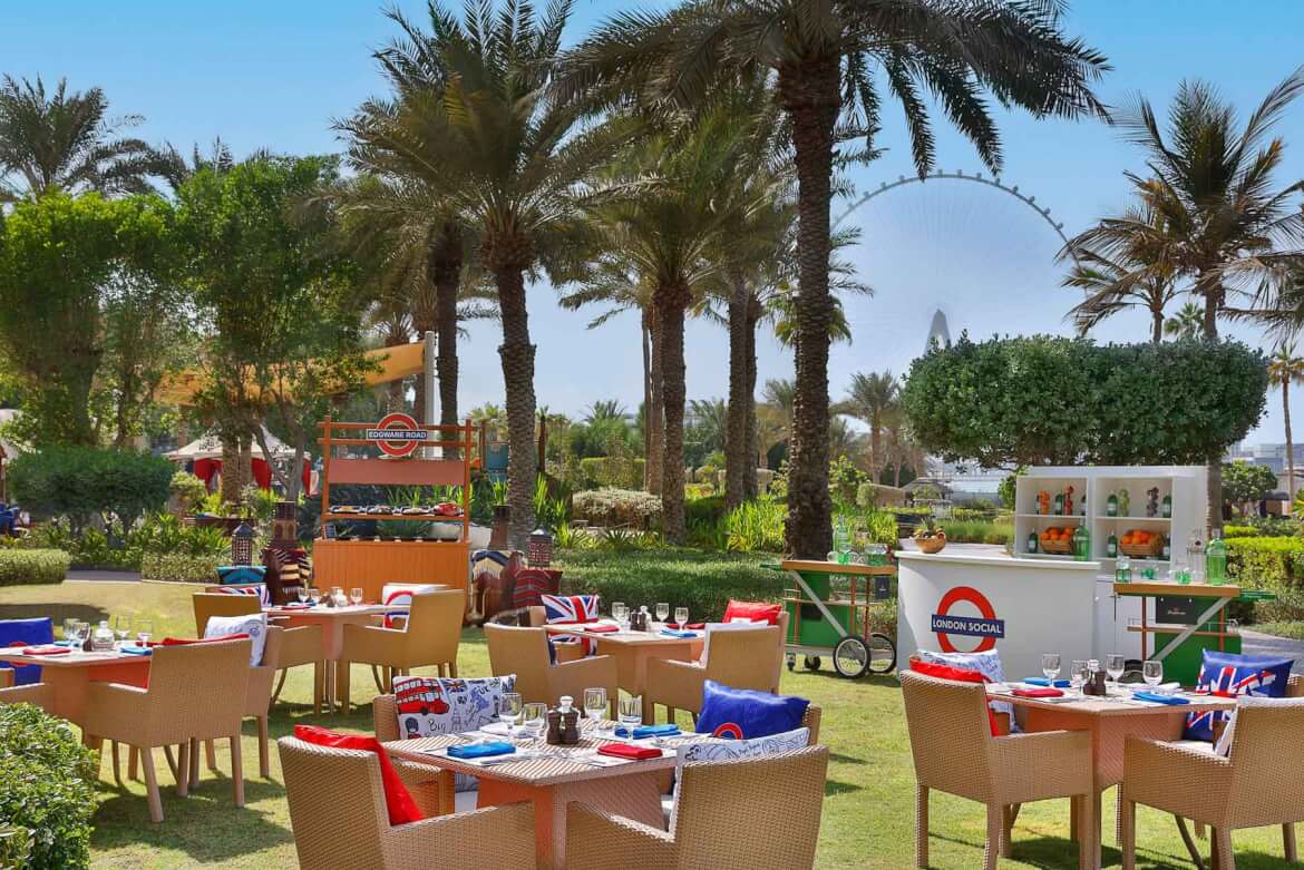 The-Ritz-Carlton,-Dubai---London-Social-Outdoor-Lawn-