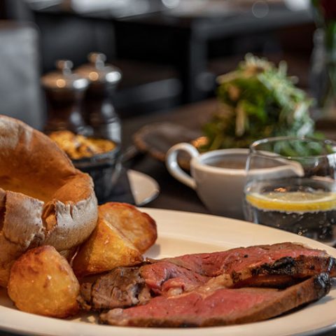 SUNDAY ROAST FOR TWO AT OAK ROOM, ABU DHABI EDITION, WORTH OVER AED750