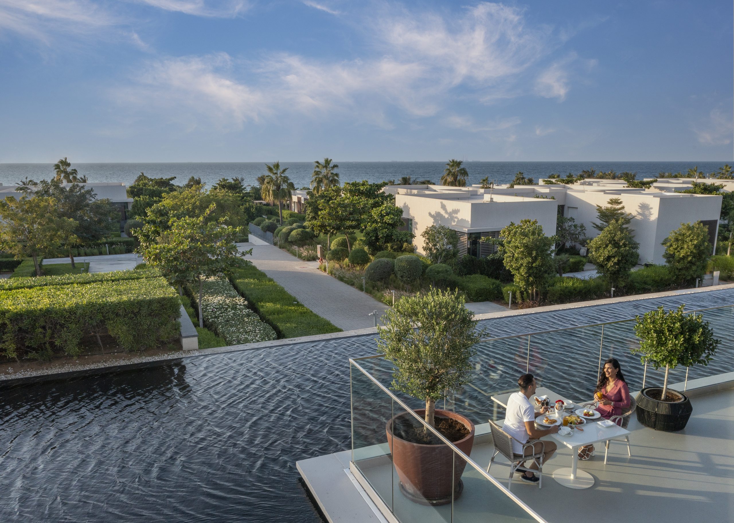 Vinesse Terrace - The Oberoi Beach Resort, Al Zorah Cosas que hacer en los Emiratos Árabes Unidos en agosto