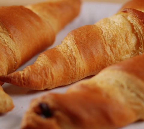 How to roll croissants