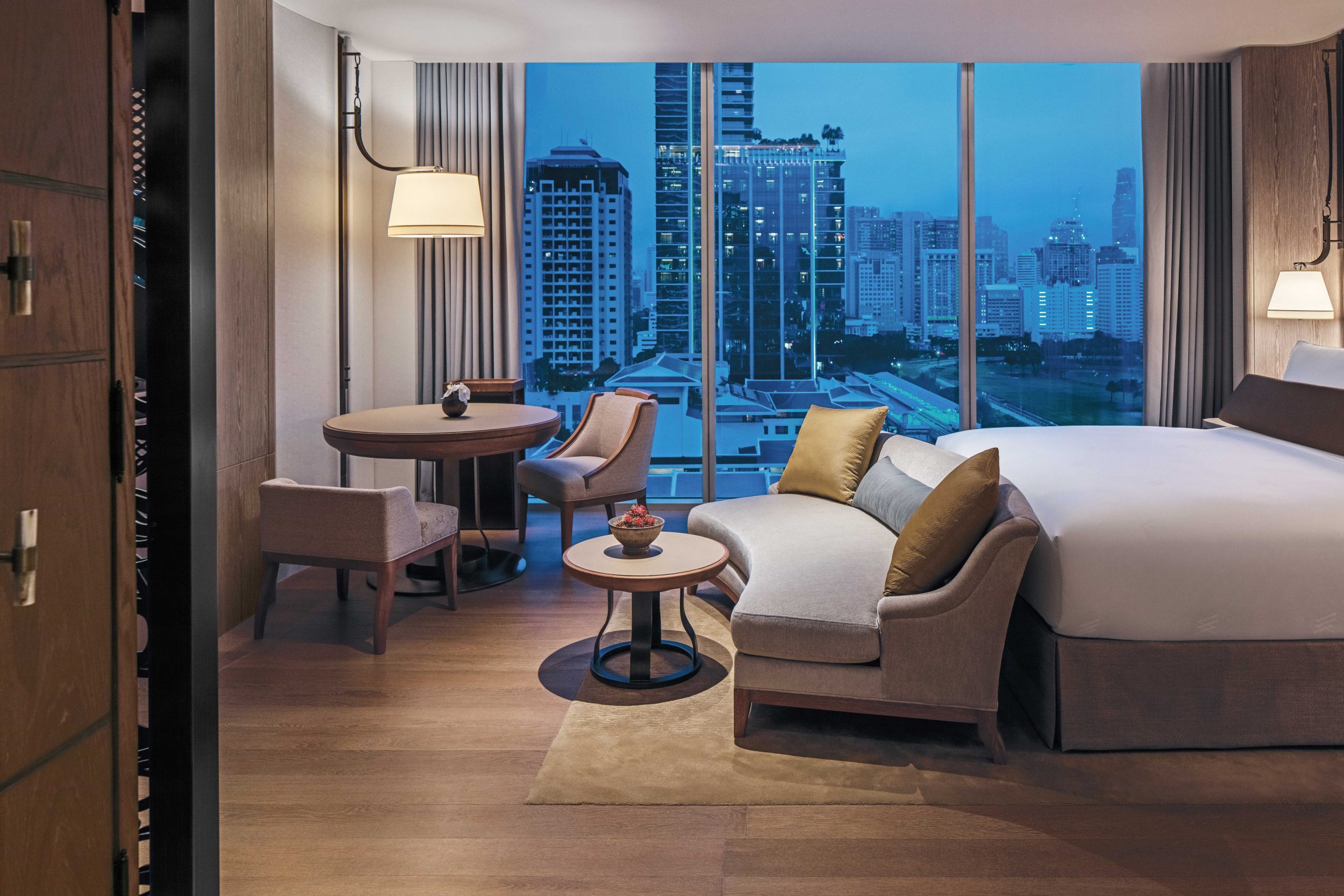008_Waldorf Astoria Bangkok__Deluxe Room Living Waldorf Astoria Bangkok