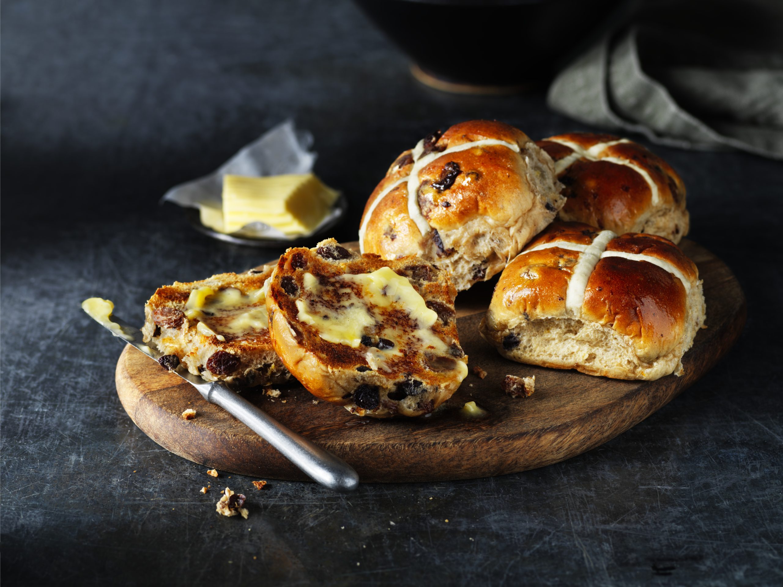 02_kt_345033_luxury_hot_cross_buns_0076